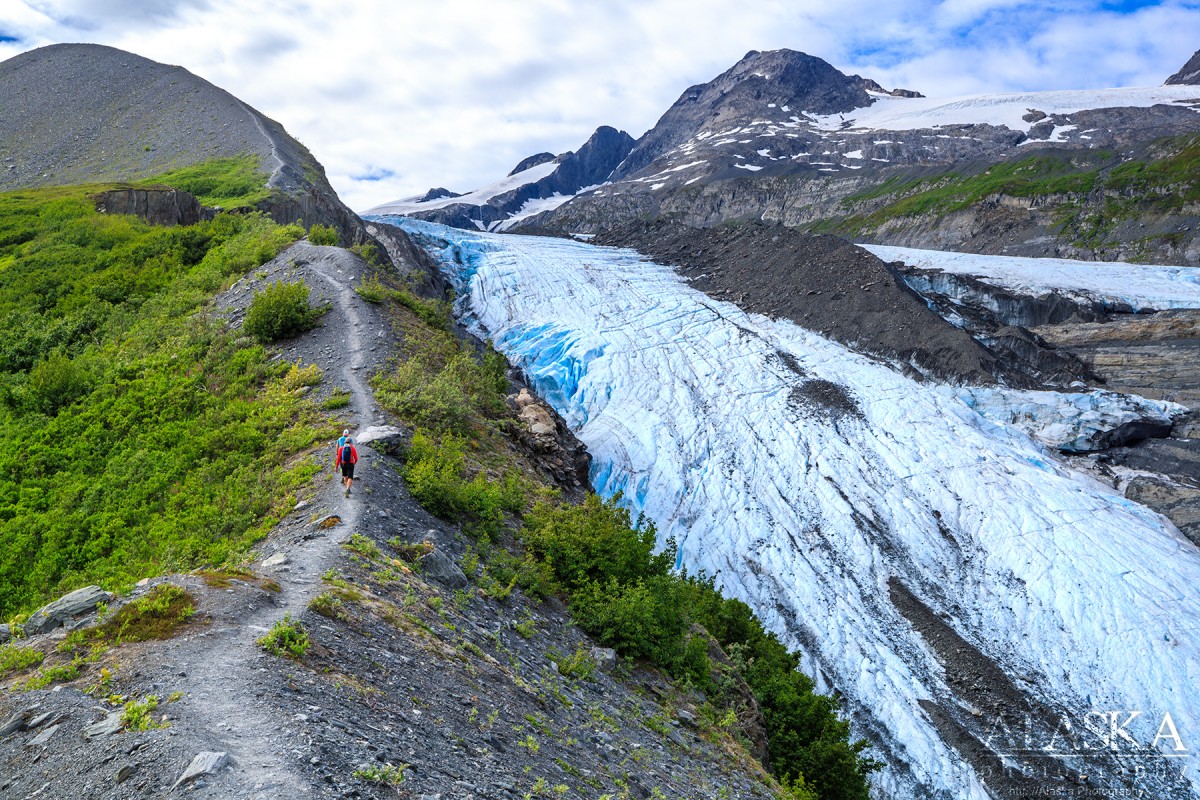 A couple walk along the Worthington Glacier Ridge Trail.